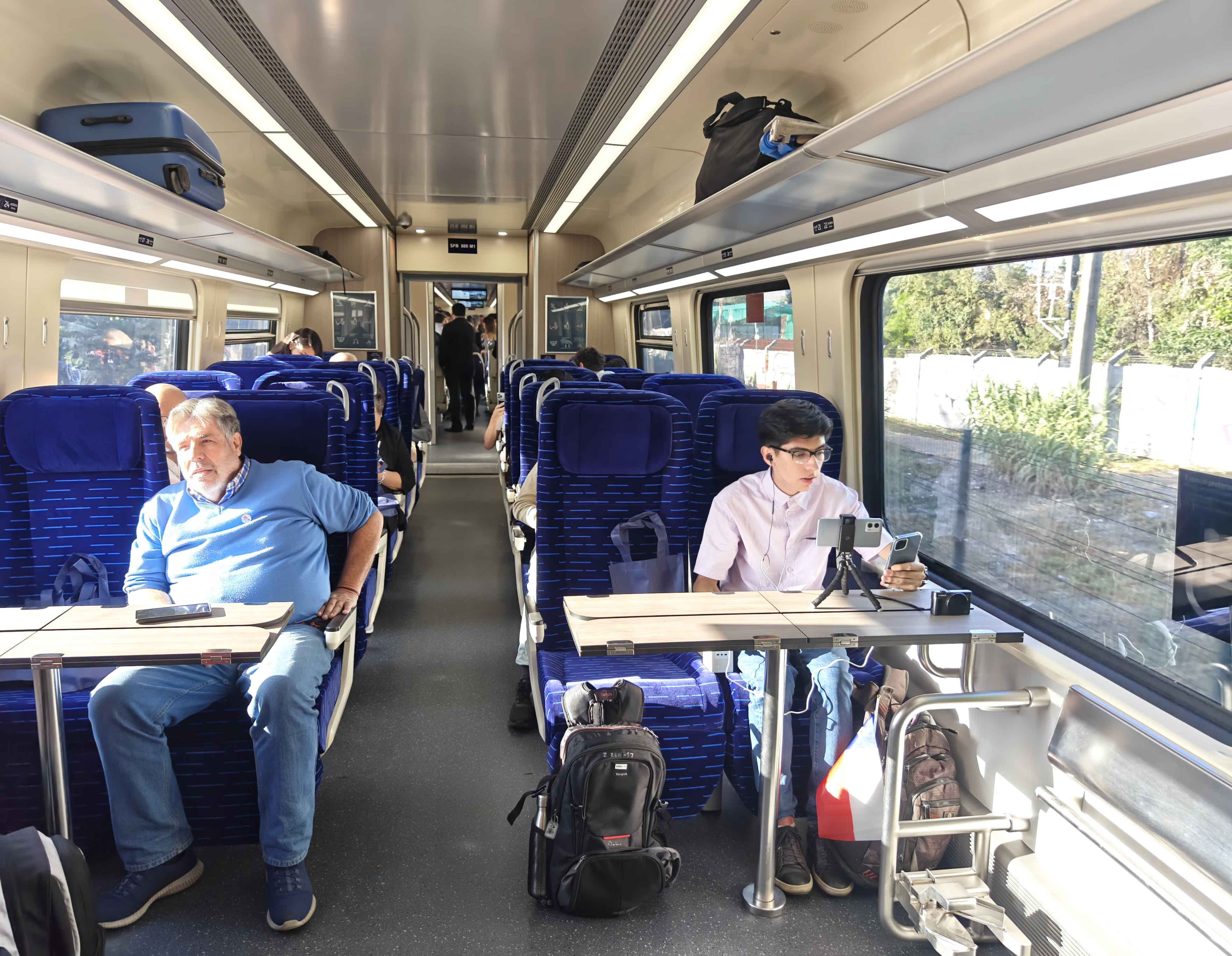 “山东造”双动力动车组在智利上线，刷新南美速度