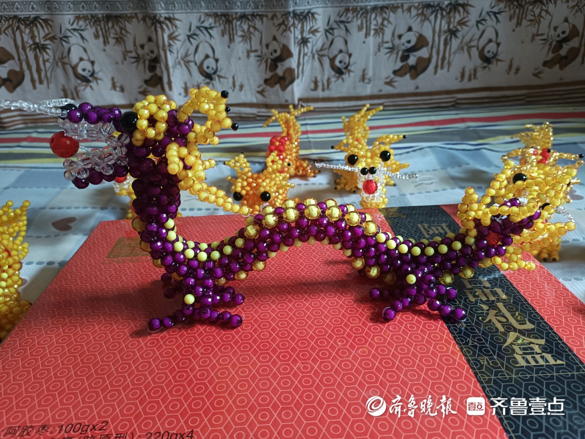 壹粉寻龙记惟妙惟肖壹粉编制手工串珠龙创意满满喜迎新年