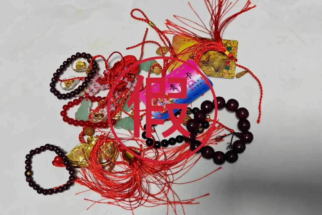 村里来了俩"尼姑".