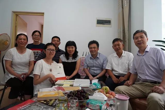 2019年蔡东晓收到青大录取通知书。（半岛记者孙雅琴、贾馨儒报道）