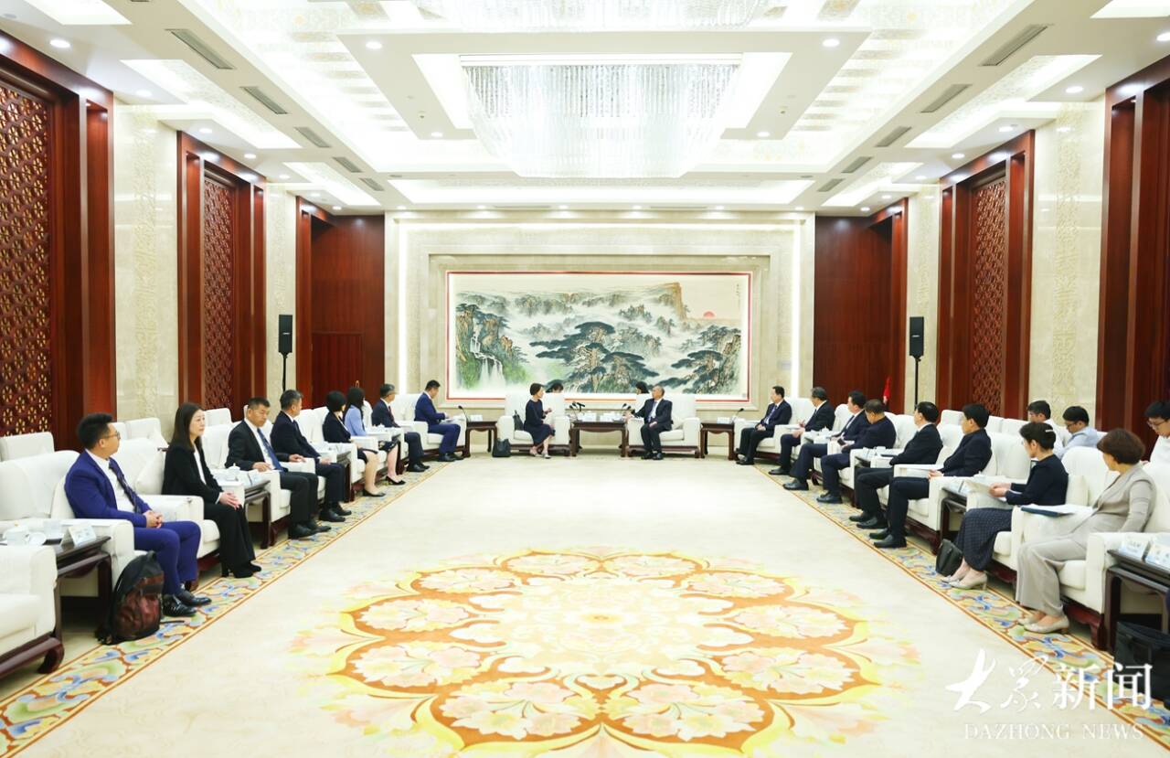 Lin Wu Zhou Naixiang正在与阿斯利康的客人会面