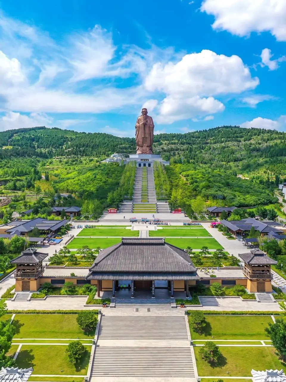 三问尼山，让文明灯塔照亮前行正道