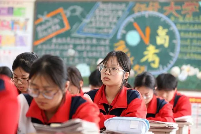 “考编‘专用校’分数超越985”，带来什么考虑？