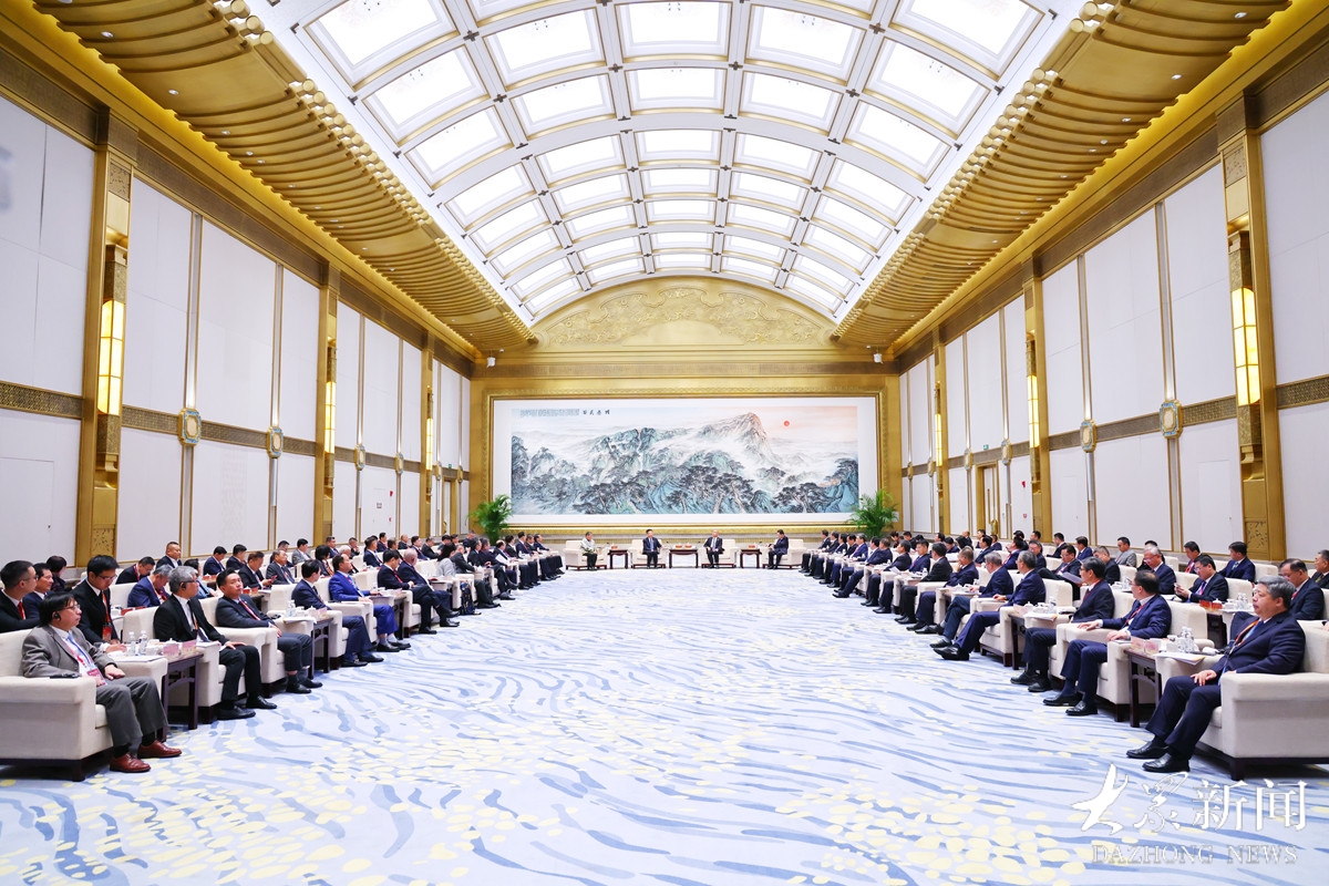 林武周乃翔会见出席第四届儒商大会嘉宾