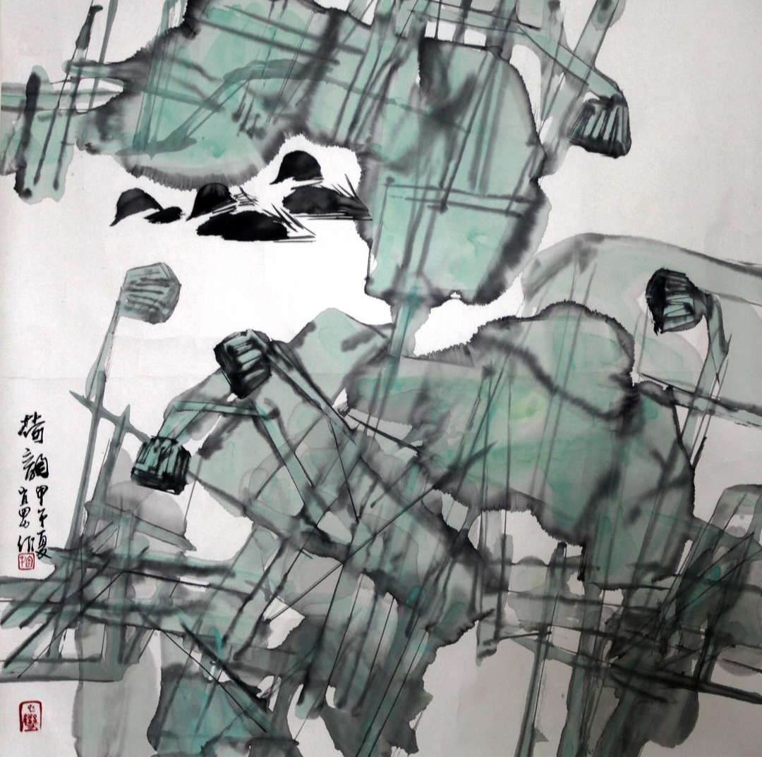 乔宜男画荷，展现动态韵律之美。