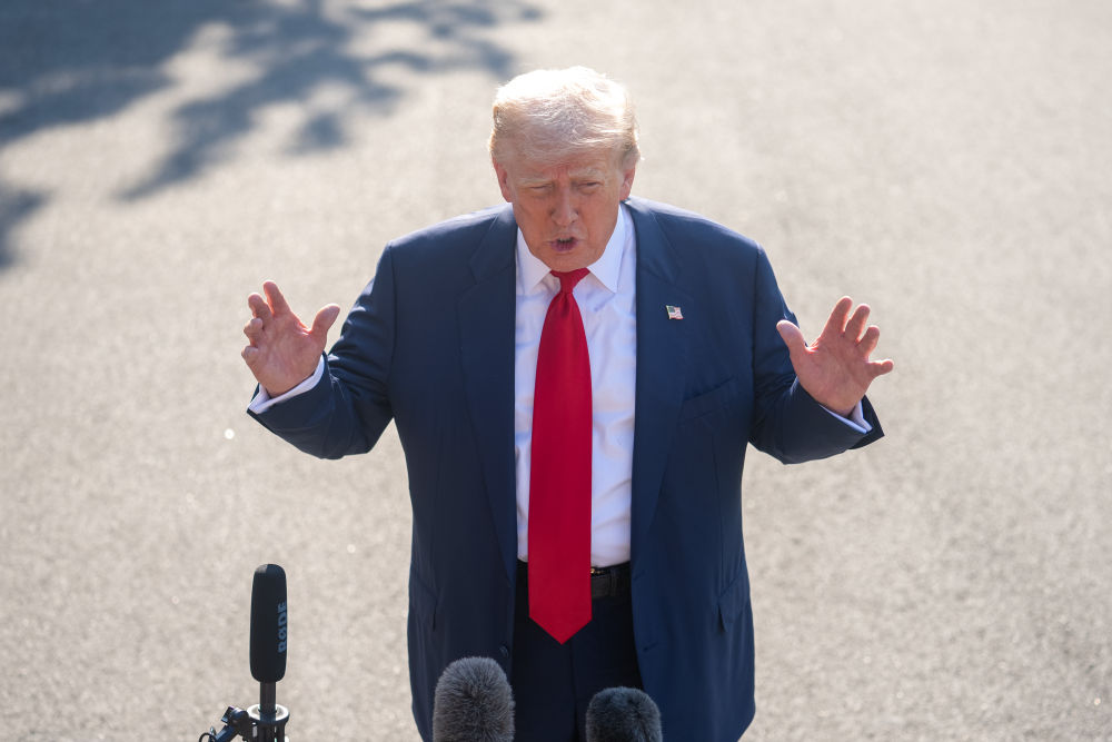 民主党再公布爱泼斯坦案文件，内容指向特朗普