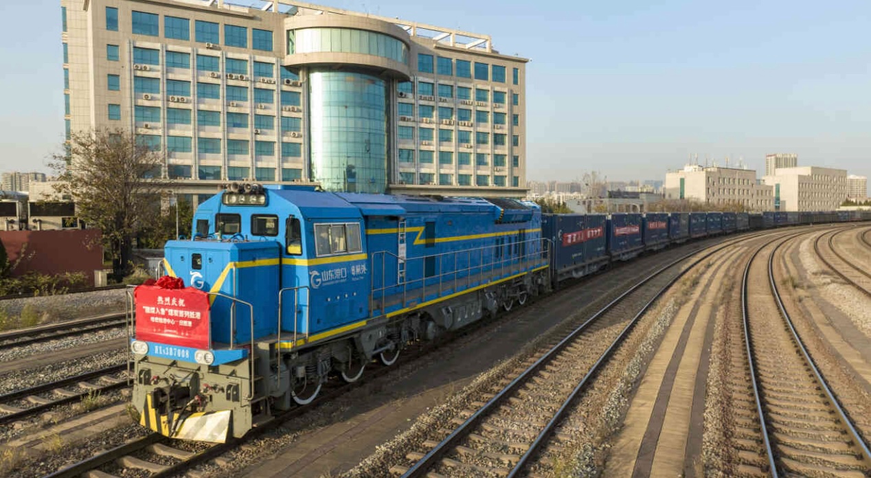 鲁疆携手煤炭保供保畅！首列“疆煤入鲁”煤炭专列到达日照港
