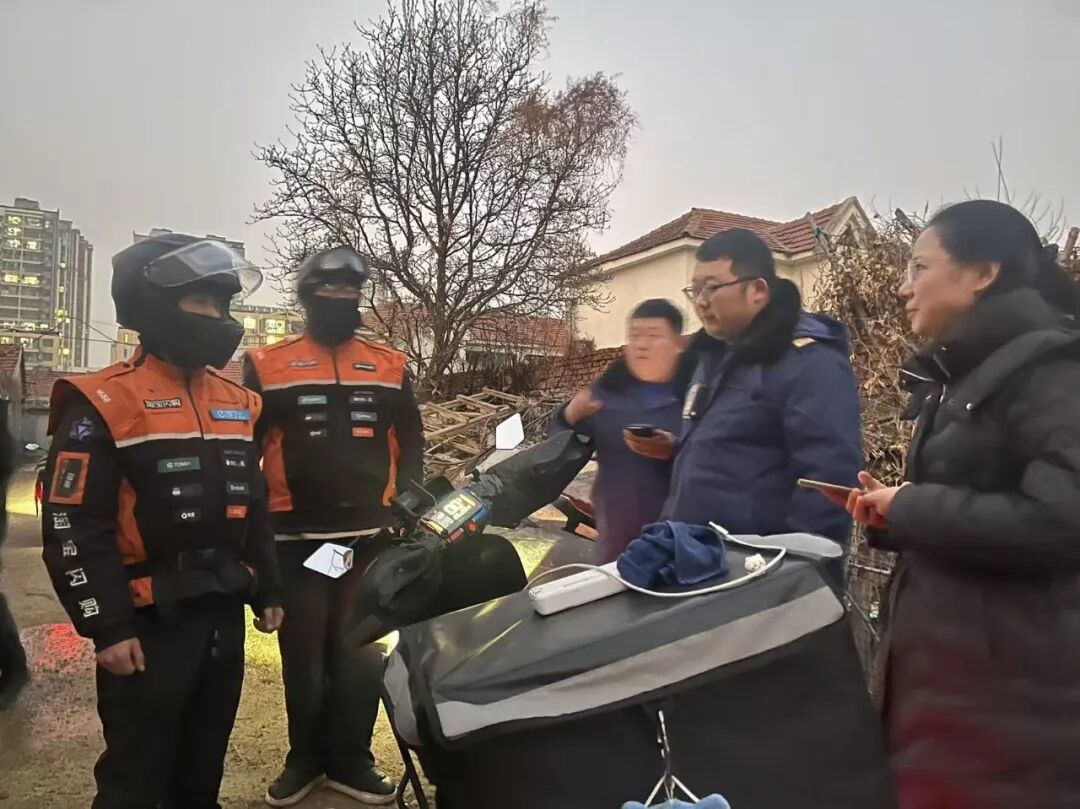 00后火中救下被困老人！日照这两名外卖小哥，好样的！