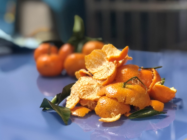 过年狂炫砂糖橘，我妈说我脸黄得像村口大黄狗 图4