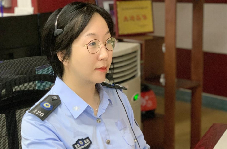 开屏见“好”｜“姑娘别怕！”她用一通没挂断的电话，隔空帮助孕妇顺利分娩