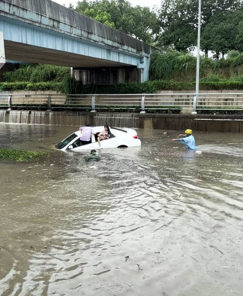 现场视频截图 受访人提供.jpg