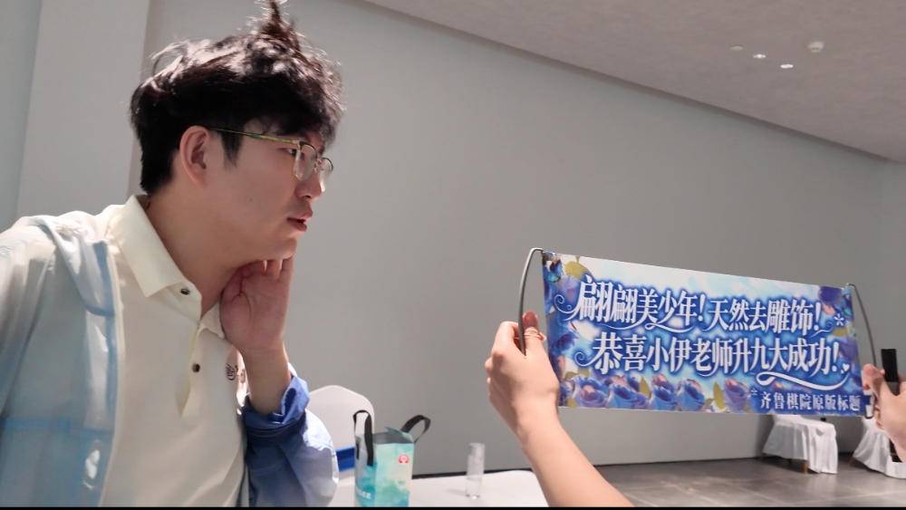 不喧哗的热爱：方寸画卡藏尽围甲温柔