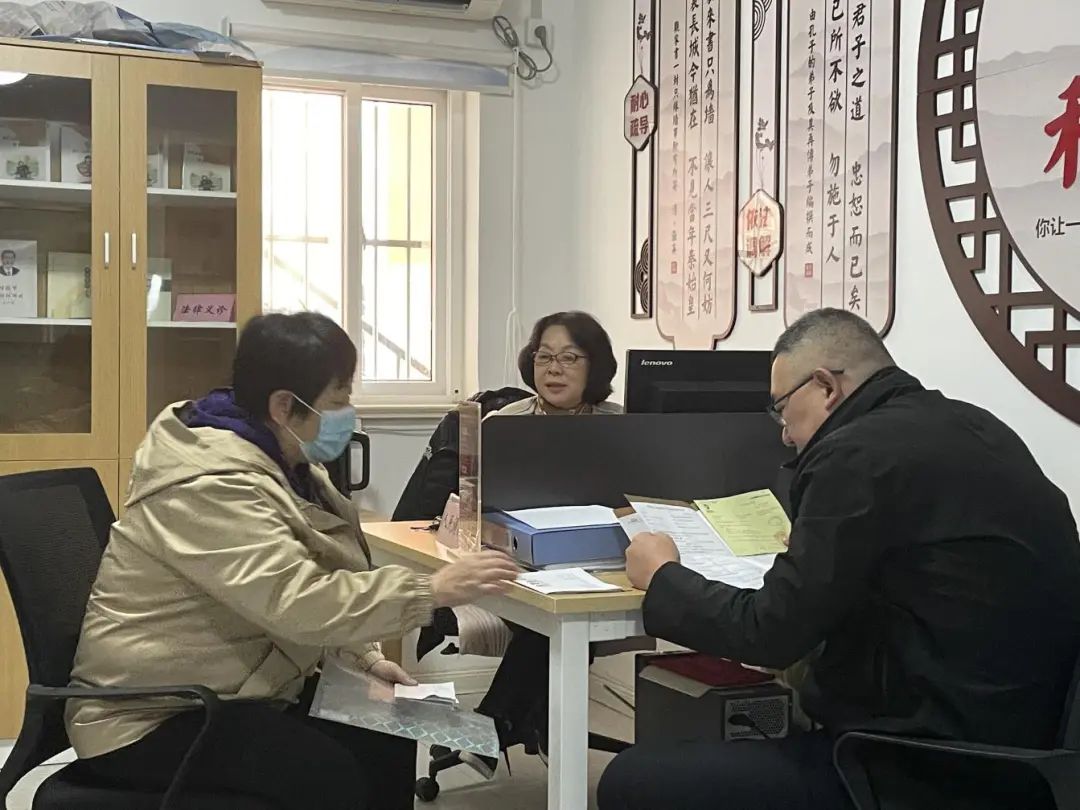 从事基层调解工作近二十年的李淑萍,熟悉群众法律需求和情感诉求,基层